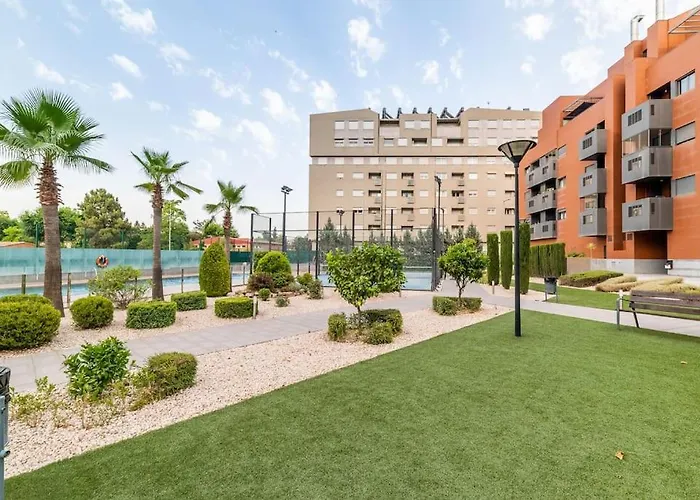 Moderno Con Piscina Y Parking